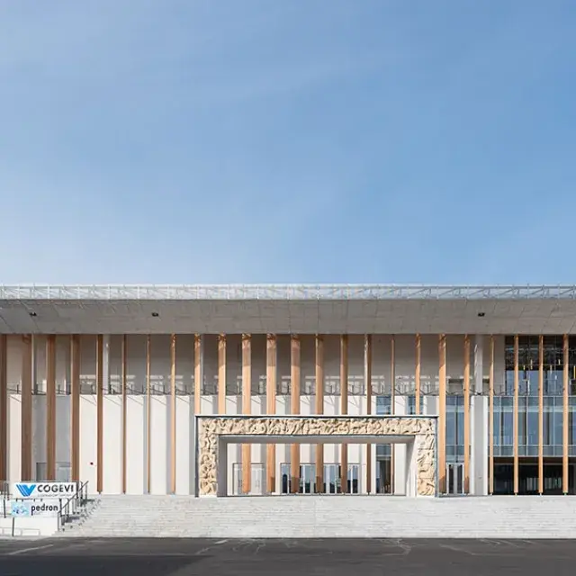 Façade en maille métallique du projet de Kengo Kuma